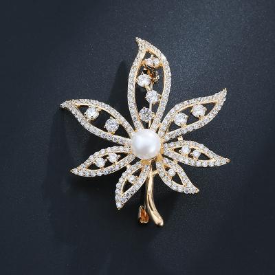 China Durable Popular Pearl Flower Pin Brooch Custom Gold Plated Brooches Factory Price Women Crystal Breastpin Bulk for sale