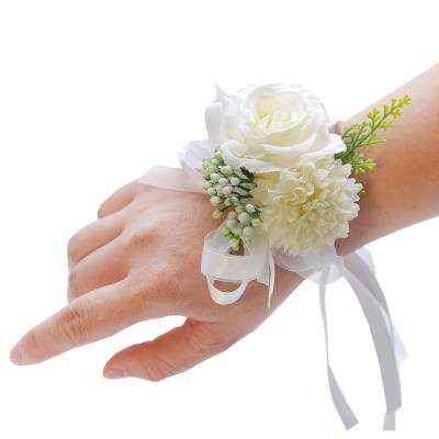 China Wedding event concert bride's bridesmaids decorate her wrists with gifts for the guests at the wedding gift ceremony for sale