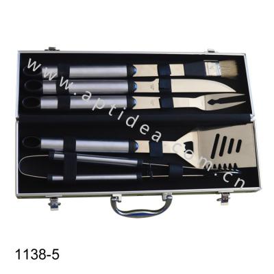 China Easily Cleaned 5 Pcs Barbecue Tool Kit In Aluminum Storage Case for sale