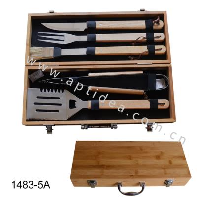 China Easily Cleaned Premium 5 Piece BBQ Tool Stainless Steel With Wooden Storage Case for sale