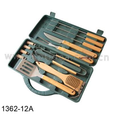 China Easily Cleaned Wooden Handle BBQ Set With Plastic Box BBQ Tools for sale