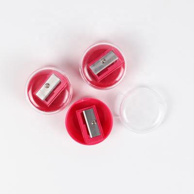 China Durable Custom Cosmetic Eyeliner Pencil Sharpener Lipstick Round Shape Manual Pencil Sharpener with Lid for sale