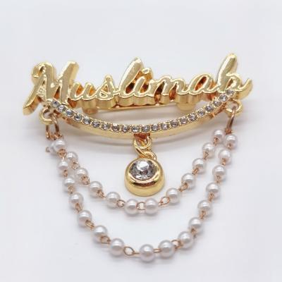 China Decoration Premium Quality Letter Brooch With Pearl Chain Metal Brooch Pins Custom Designer Rhinestone Brooches for sale