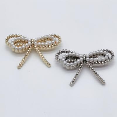 China Decoration Women Fashion Suit Pin Metal Collar Clip Plated Pearl Bow Tie Small Brooch for sale