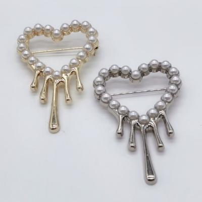 China Decoration Gold / Silver Plating Metal Brooch With Pearl Women Fashion Jewelry Heart Brooch For Costume for sale