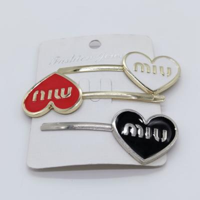 China High Quality Decoration Rhinestone Heart Shape Pins Enamel Plating Metal Brooch For Garment for sale