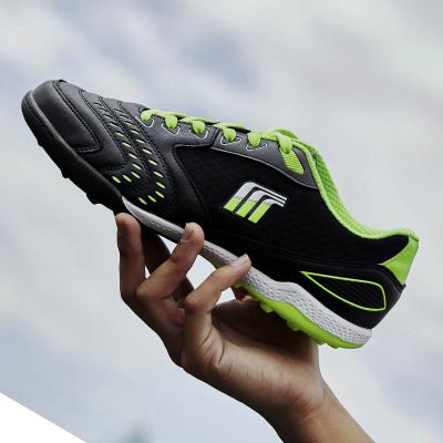 China New OEM factory design professional sports shoes adult soccer boots non-slip outdoor training soccer cleats wholesale soccer shoes for sale