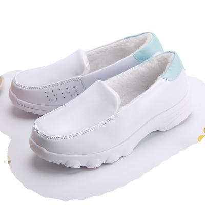 Cina Microfiber New Fashion And Comfortable Work Shoes Non-slip Nursing Shoes in vendita