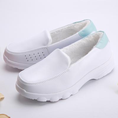 Cina Fashionable and comfortable EVA Microfiber cushion-soled work shoes nursing shoes, durable and long lasting in vendita