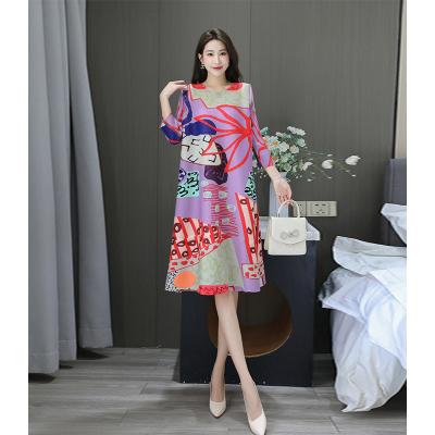 China Viable hot Europe and the United States new fashion round neck nail loose color printed round neck mid-sleeve dress for sale