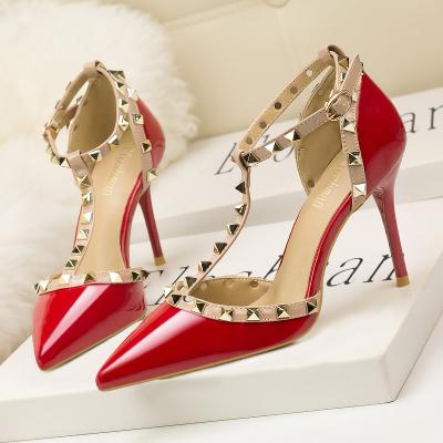 China European and American style simple fashion nightclub shallow sandal stiletto heel stiletto Toe Stud Cutout Women sexy high heel stiletto for sale