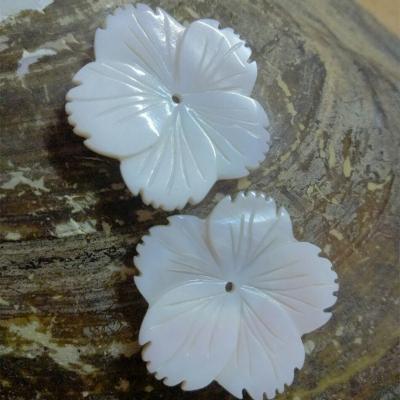 China Factory Direct Sale 30MM Shell Five Petal Flower With Natural Tooth Edge DIY Jewelry Accessories DIY Jewelry Accessory for sale