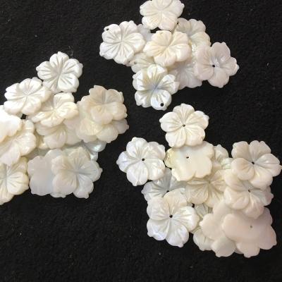 China DIY Jewelry Factory Direct Selling Sea Natural Earrings Pendant NecklaceJewelry Accessories Shell Flowesr 25mm DIY Accessories for sale