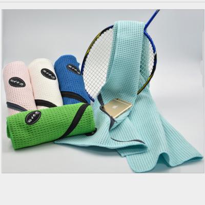 China Compressed Golf Towel Waffle Microfiber Custom Logo Sport Towel With Zipper for sale