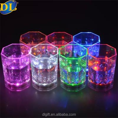 China Hot Sale Christmas Gifts Led Glitter Deer Shape Flashing Shot Glass / Mug FC02 for sale