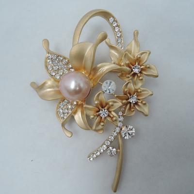 China Fabric Decoration High Quality Freshwater Pearl Brooches For Women for sale