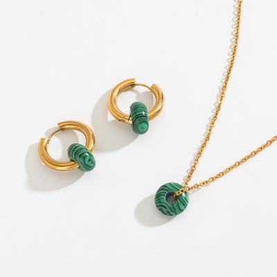 China Natural Vintage Stone Malachite Necklaces And Pendants Jewelry Set For Girls Green Natural Stone Round Necklace Earrings Set for sale