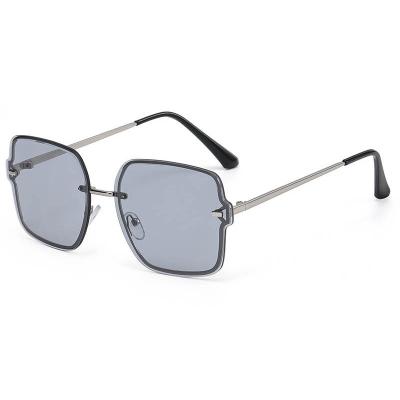 China Fashion Sunglasses 2022 New Fashion Design Square Metal Frame Sun Glass Women's UV400 Sunglasses for sale