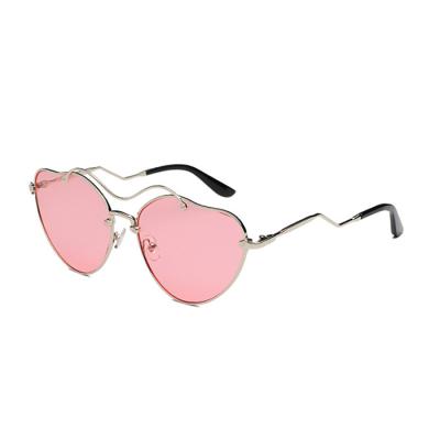 China Fashion Sunglasses Metal Bridge Hearts Shape Women Fashion Shades Glass Custom Sunglasses for sale