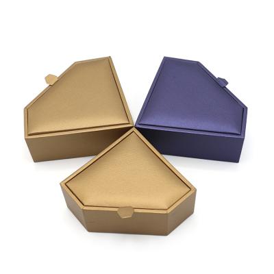 China 2020 Design Special Shape Leather Heart Portable Box For Jewelry Gift Packaging Box Pendent Box for sale