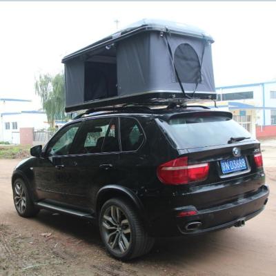 Cina Gioco di campo di mimetizzazione Fibra di vetro Open Skylight Hard Shell Auto Roof Top Tent 214X130X28cm in vendita