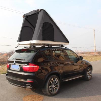 Cina Triangolo Hard Shell Auto Roof Top Tent per 4X4 Camouflage One Bedroom Stile più venduto in vendita