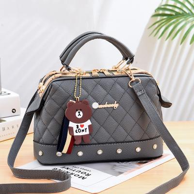 China No Stitched Handbag 2022 Fashions With Cute Bear Women Handbags Shoulder Bag Cross - Body Bag for sale