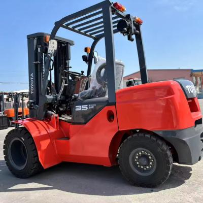 China 3 Ton Lifting Capacity Japan Forklift with Overall Dimensions of 1755 x 800 x 2068 mm for sale