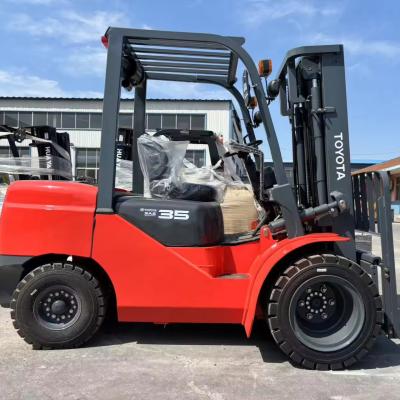 China Fork Width 550mm/685mm 3 Ton Lifting Capacity Forklift 4 Wheels in Front Japanese Engine for sale