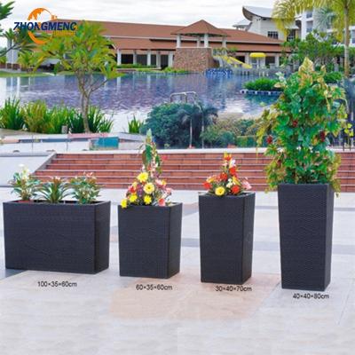 China Eco-freindly Handmade wicker rattan flower planter  with zinc pot for sale