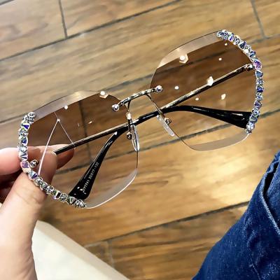 China Fashion Sunglasses 2022 New Trend Bling Vintage Personal Diamond Shade Metal Shade Rimless Sun Glasses For Women for sale