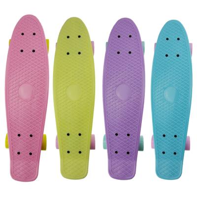 China New 22 Inch PP Retro Cruiser Classic Style Skateboard Complete Mini Skate Board Plastic Deck 12 Colors for sale