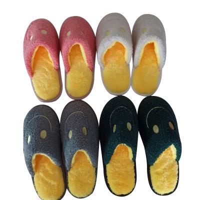 China 2021 Fashion Trend Wholesale Chinese Winter Ladies Indoor Happy Warm Women's Cute Bedroom Home Slipper Smiley Slippers Smile Face for sale