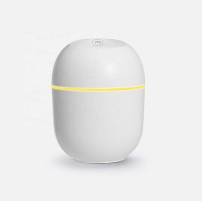 China Portable Ultrasonic Car Air Humidifier 220ml Essential Oil Diffuser USB Charger Mini Family Car for sale