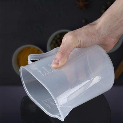 China 1 Liter Viable Transparent Plastic Measuring Cups Beaker Measuring Cup With Handle for sale