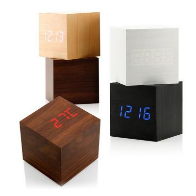 China CE ROHS Antique Vintage Themes Bedside Time Clocks Best Household Smart Voice Control Bedside Time Clocks OEM ODM Style Wooden Alarm Clock for sale