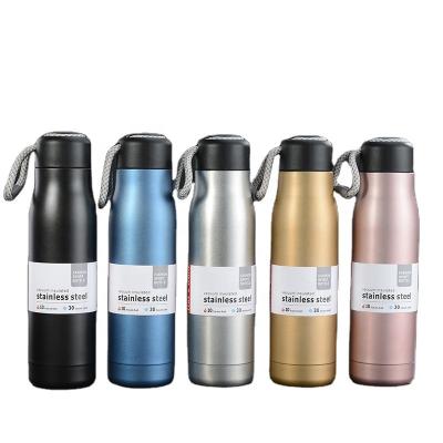 China 2022 Sustainable Double Wall Stainless Steel Vacuum Insulated Sports Water Bottle Custom Water Flasks With Rope for sale