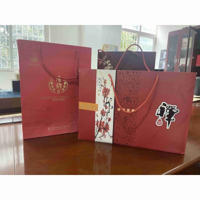 China Hot Sale Recycled Materials Luxury Personalized Recyclables Take Away Shopping Gift White Custom Paper Kraft Bag for sale