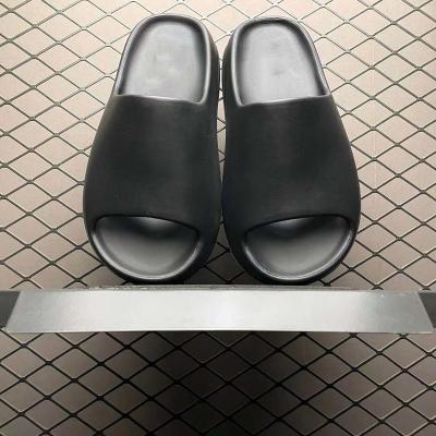 China Logo Men Yeezy Slides Lightweight Custom Footwear, Custom Plain Yezzy Sandals Wholesale Fashion Slides for sale