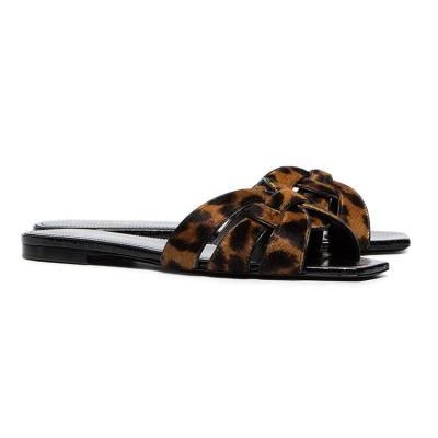 China Summer Open Toe Crocodile Cut Out Leopard Print Anti-slippery Slides Flat Sandals for Women and Ladies for sale