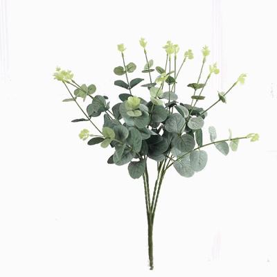 China Eco-Friendly Holiday Green Christmas Greenery Artificial Eucalyptus Plant Tall Artificial Greenery Eucalyptus Leaves for sale