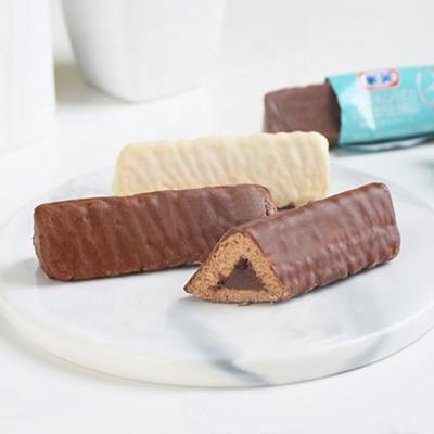 China Sweets Schokolade 4 Flavors Delicious High Protein Snacks Cookies Stick Biscuit Sandwich Chocolate Bar zu verkaufen