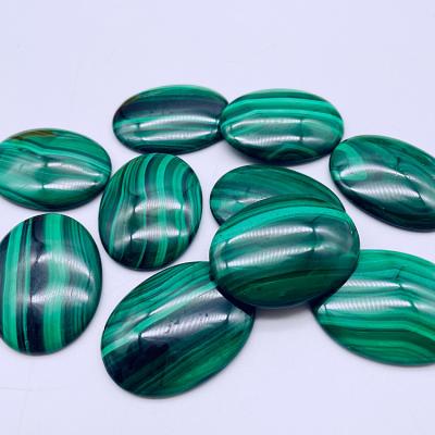 China Hot Selling AA Game Or Fire Color Grade Malachite Natural Stone Flat Back Slice Around Green Oval Malachite Gemstone for sale