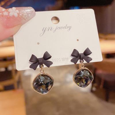 China 2022 Fashion Korean Fashion Bowknot Earrings Jewelry Wholesale 925 Silver Needle Huggie Stud Luxury Zinc Alloy Stud Earrings For Women Girls for sale