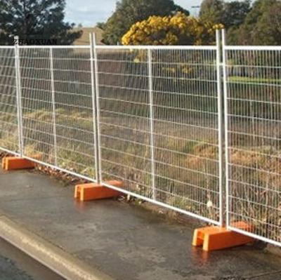 China Plastic Temporary Fence Temporary Event Barrier Easily Assembled Movable Barrier for sale