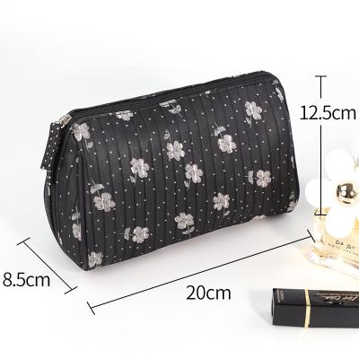 China Factory High Quality Customize LOGO Elegant Small Portable Cosmetic Tackle Storage Travel Bag for sale