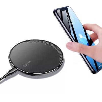 China Mobile Phone 10W Fast Wireless Crescent Wireless Desktop Mobile Phone Charger Charging Pad Pad for Android and iPhone for sale