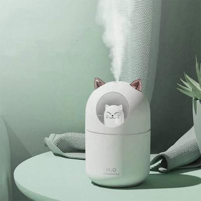 China Portable Car Air Humidifier 300ml Aroma Oil Diffuser USB Cool Mist Spray With Color Night Light For Home Car for sale