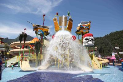 China Exciting family water park in giantic waterhouse with different style waterslide / Fiberglass water slides for sale