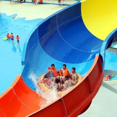 China Giant Aqua Park Equipment Exciting Swimming Pool Fiberglass Waterslides For Adults for sale